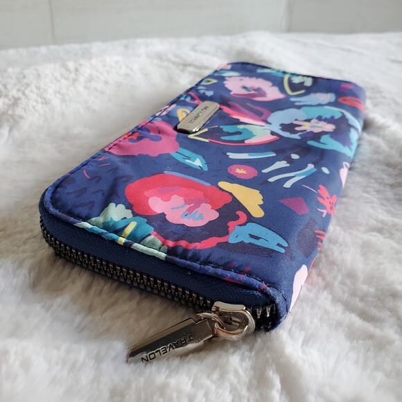 Travelon RFID Blocking Single Zip Wallet Read Description - Picture 3 of 6